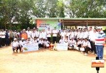 गढ़चिरौली जीले के राजस्व विभाग और पुलिस विभाग के बीच खेला गया क्रिकेट मैच…कलेक्टर हुए एस पी के हाथो आऊट…