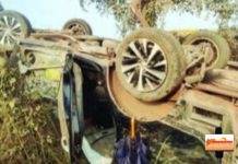 तेज रफ्तार इनोवा कार पलटने से चार लोग घायल… होटल वैभव के संचालक और प्लेटिनम जुबली स्कूल एंड जूनियर कॉलेज के सचिव बंटी (अजीज) नाथानी सहित चार घायल…
