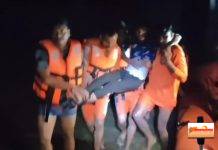 नदीच्या पुलावरून उडी घेतलेल्या व्यक्तीचे पोलिसांनी जीव वाचवले…