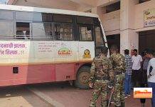 ब्रेक फेल एस टी बस फलाट ओलांडून घुसली प्रवाशांमध्ये…तीन जख्मी…युवा सेनेच्या नेत्यांनी पोहविले रुग्णालयात.