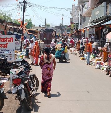 चामोर्शी शहारात अतिक्रमणाचा विळखा; नगरपालिकेच्या दुर्लक्षामुळे वाहतूक कोंडी, आंदोलनाचा इशारा…