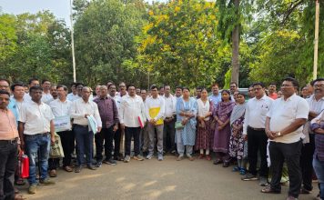 गट विकास अधिकाऱ्याच्या विरोधात गडचिरोलीत ग्रामपंचायत अधिकाऱ्यांचा एल्गार: ‘काम बंद’ आंदोलन सुरू, प्रशासनावर गंभीर आरोप…