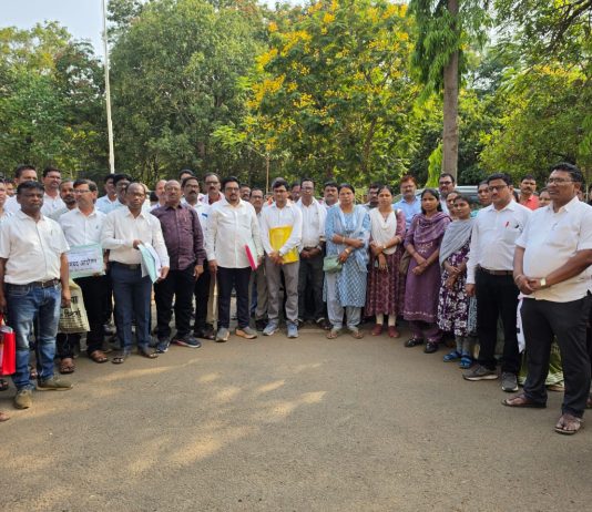 गट विकास अधिकाऱ्याच्या विरोधात गडचिरोलीत ग्रामपंचायत अधिकाऱ्यांचा एल्गार: ‘काम बंद’ आंदोलन सुरू, प्रशासनावर गंभीर आरोप…