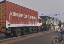 जिल्हाधिकाऱ्यांचे आदेश धाब्यावर! आंबेडकर जयंतीत वाहतूक निर्बंधांकडे दुर्लक्ष; विचारणा करताच 1 तासात अवजड वाहतूक थांबली…तरी ही चोख बंदोबस्त वापरल्यामुळे पोलिसांचे कौतुकच…