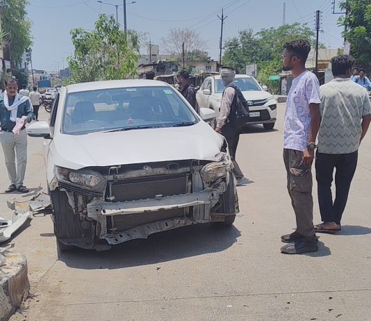 चालत्या कंटेनरला कारची जोरदार धडक; थोडक्यात मोठा अनर्थ टळला, वाहतूक नियमांच्या जनजागृतीची मागणी…