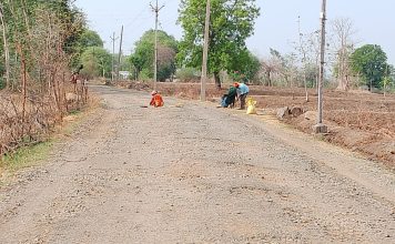 तीन वर्षांपासून रखडलेल्या फोकुर्डी–मुरखडा चक मार्गावर संतापाचा उद्रेक; चौकशी करून दोषींवर कारवाईची मागणी…