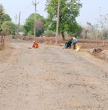 तीन वर्षांपासून रखडलेल्या फोकुर्डी–मुरखडा चक मार्गावर संतापाचा उद्रेक; चौकशी करून दोषींवर कारवाईची मागणी…