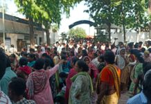 चामोर्शीत संतापाचा उद्रेक; अल्पवयीन बालिकेवरील अत्याचाराच्या निषेधार्थ चक्काजाम, पोलीस ठाण्यावर नागरिकांचा मोर्चा, शहर बंद ठेवून व्यापाऱ्यांनी नोंदविला निषेध…