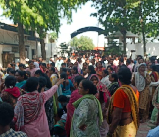 चामोर्शीत संतापाचा उद्रेक; अल्पवयीन बालिकेवरील अत्याचाराच्या निषेधार्थ चक्काजाम, पोलीस ठाण्यावर नागरिकांचा मोर्चा, शहर बंद ठेवून व्यापाऱ्यांनी नोंदविला निषेध…