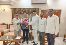 कार्यकारी अभियंता सुरेश साखरवाडे यांच्या कथित भ्रष्टाचार प्रकरणावरून अरविंद कात्रटवार यांची सह पालकमंत्री आशिष जयस्वाल यांची भेट… फौजदारी कारवाई व हकालपट्टीची केली मागणी.