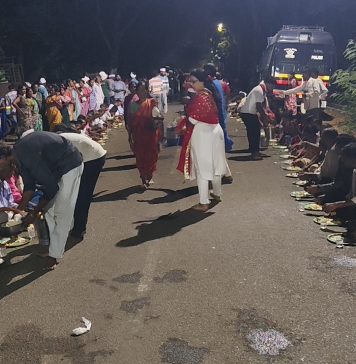 जिल्हाधिकारी कार्यालयासमोर शेतकऱ्यांच्या पंगती; न्यायाच्या लढ्यात रस्त्यावर जेवणारा बळीराजा, आंदोलनाला वकील व वैद्यकीय संघाचा पाठिंबा…