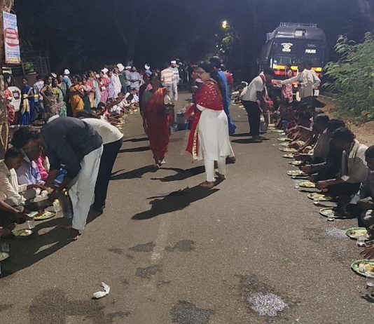 जिल्हाधिकारी कार्यालयासमोर शेतकऱ्यांच्या पंगती; न्यायाच्या लढ्यात रस्त्यावर जेवणारा बळीराजा, आंदोलनाला वकील व वैद्यकीय संघाचा पाठिंबा…