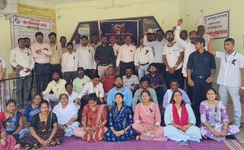 अहेरीतील कर अधिकाऱ्यावर जीवघेणा हल्ला; जिल्हाभरातील नगरपालिका-नगरपंचायत कर्मचाऱ्यांचा कामबंद एल्गार…आरोपींवर कठोर कारवाईची मागणी; ९ नगरपंचायती व ३ नगरपरिषदांमधील कर्मचारी आंदोलनात सहभागी…